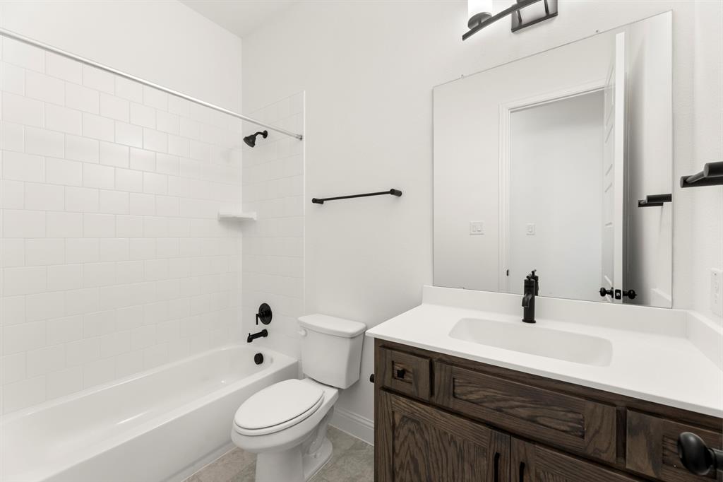 1725 Hillside Stroll Drive Property Photo 13