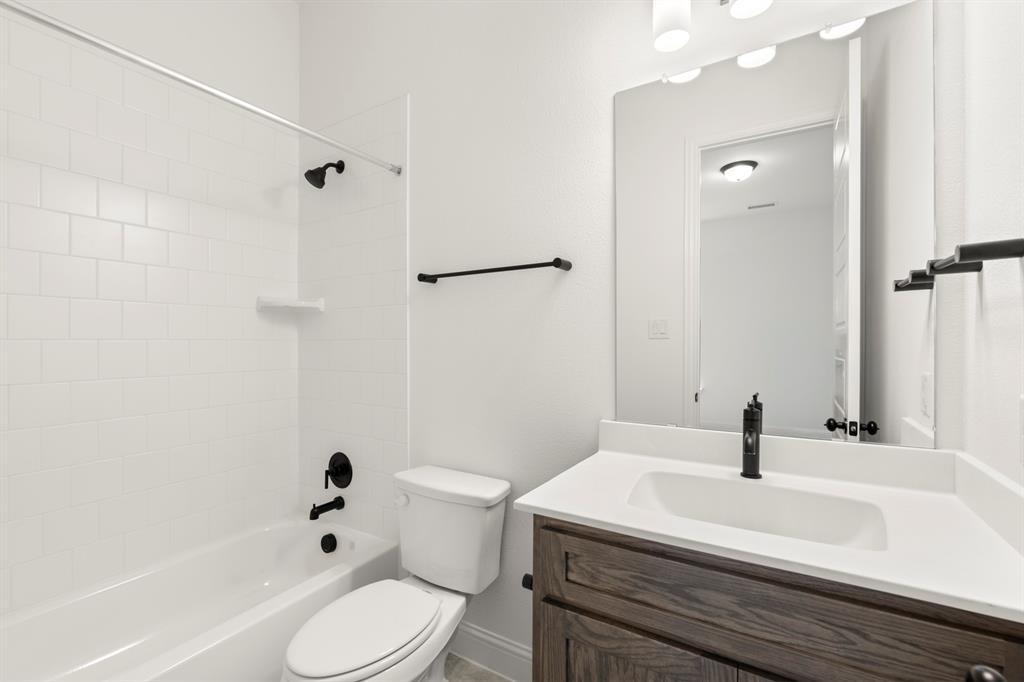 1725 Hillside Stroll Drive Property Photo 16