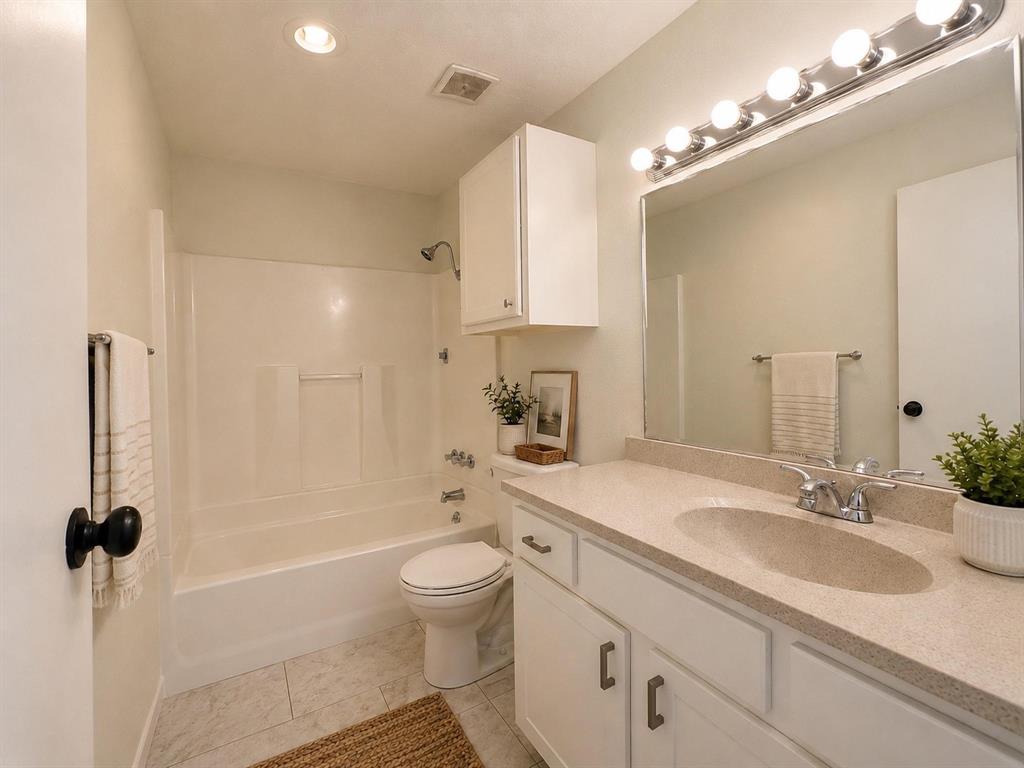 409 Starling Drive Property Photo 5