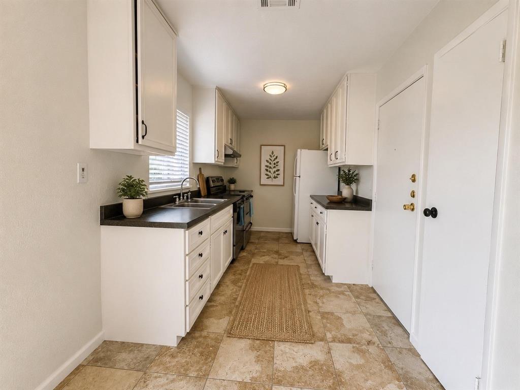 409 Starling Drive Property Photo 6