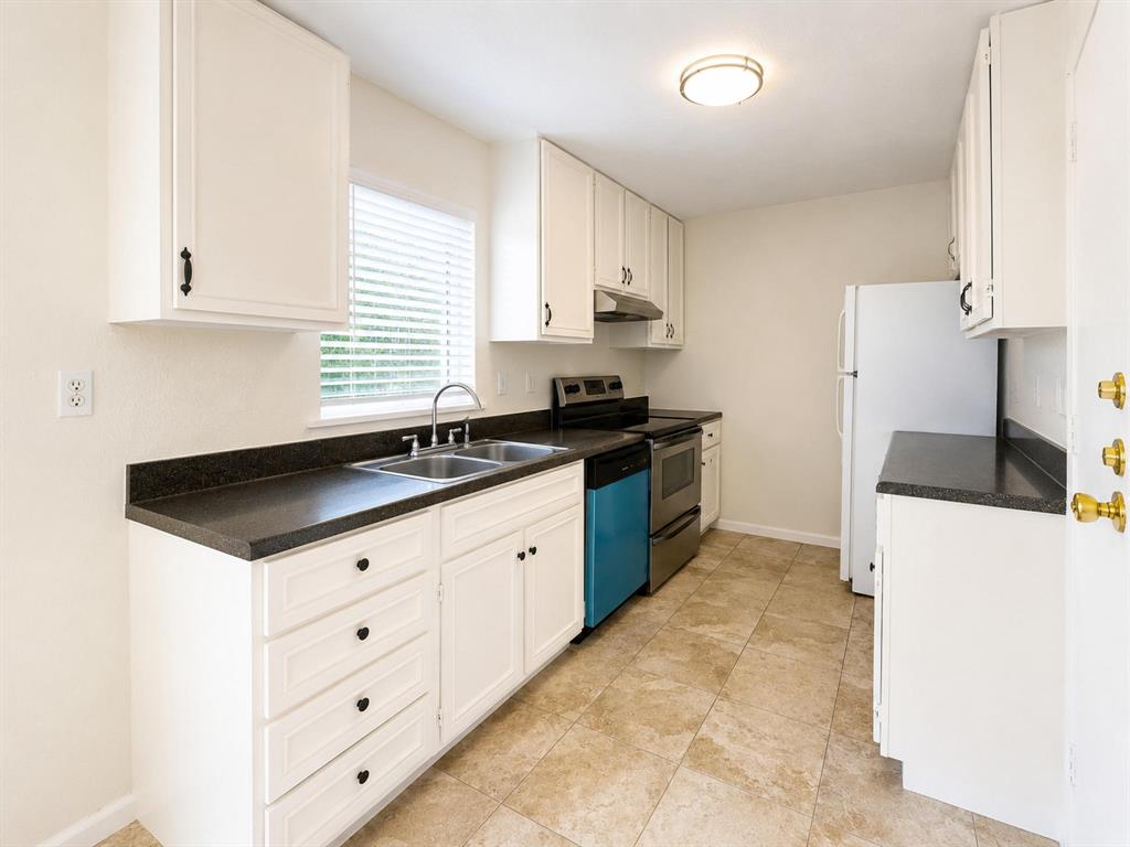 409 Starling Drive Property Photo 8