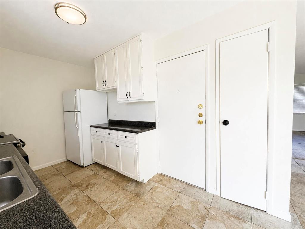 409 Starling Drive Property Photo 9