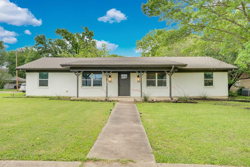 1104 Williamsburg Drive Property Photo 1