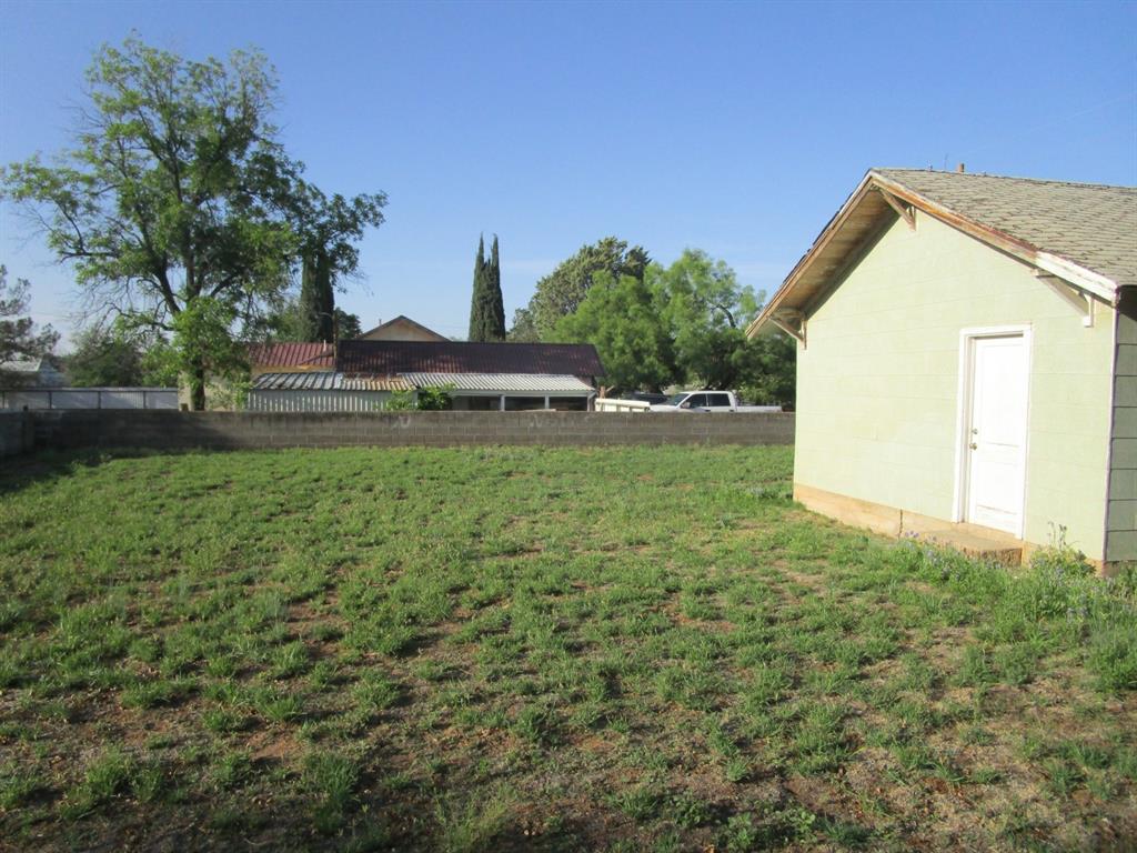105 E 9th Street Property Photo 4