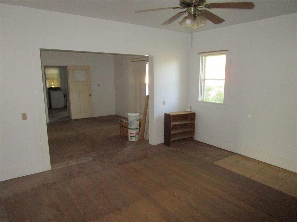105 E 9th Street Property Photo 10