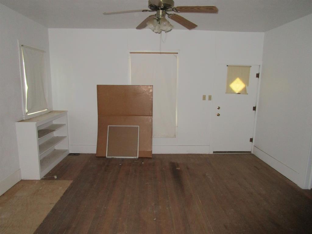105 E 9th Street Property Photo 11