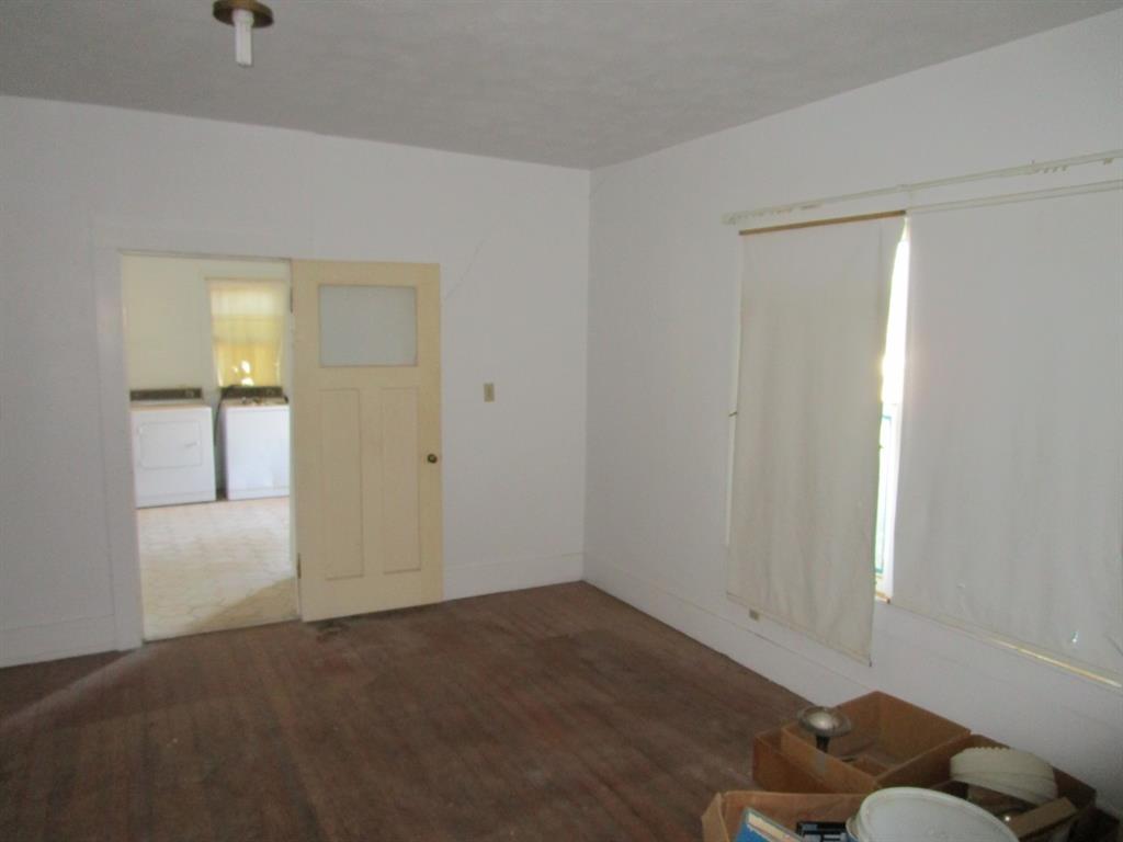 105 E 9th Street Property Photo 12