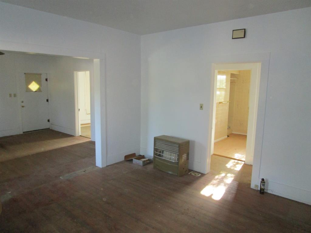 105 E 9th Street Property Photo 13