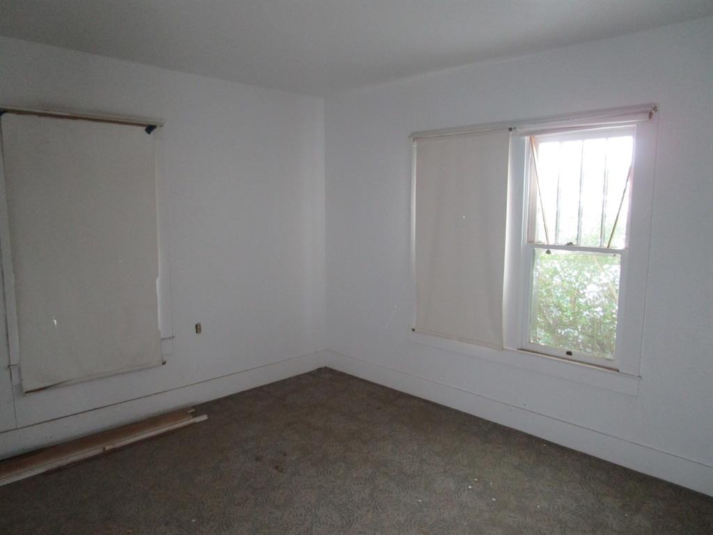 105 E 9th Street Property Photo 14