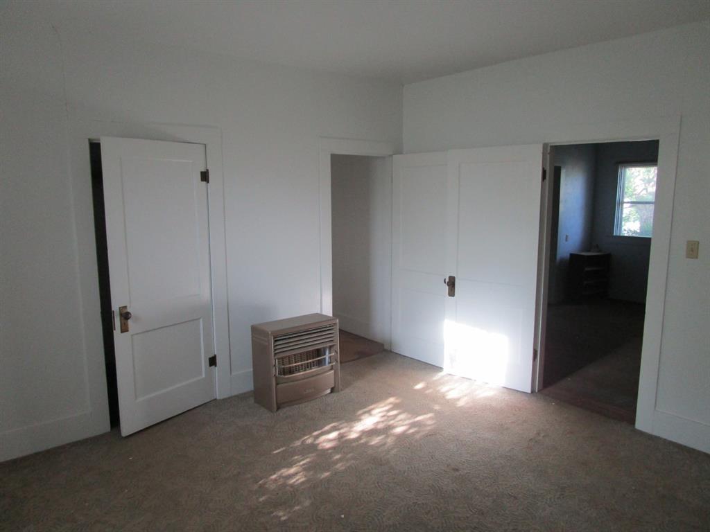 105 E 9th Street Property Photo 15