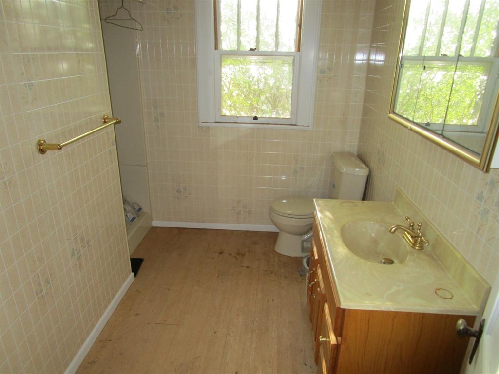 105 E 9th Street Property Photo 16