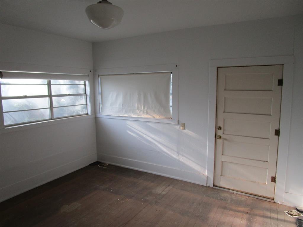 105 E 9th Street Property Photo 18