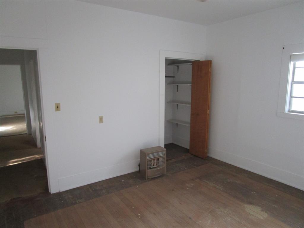 105 E 9th Street Property Photo 19