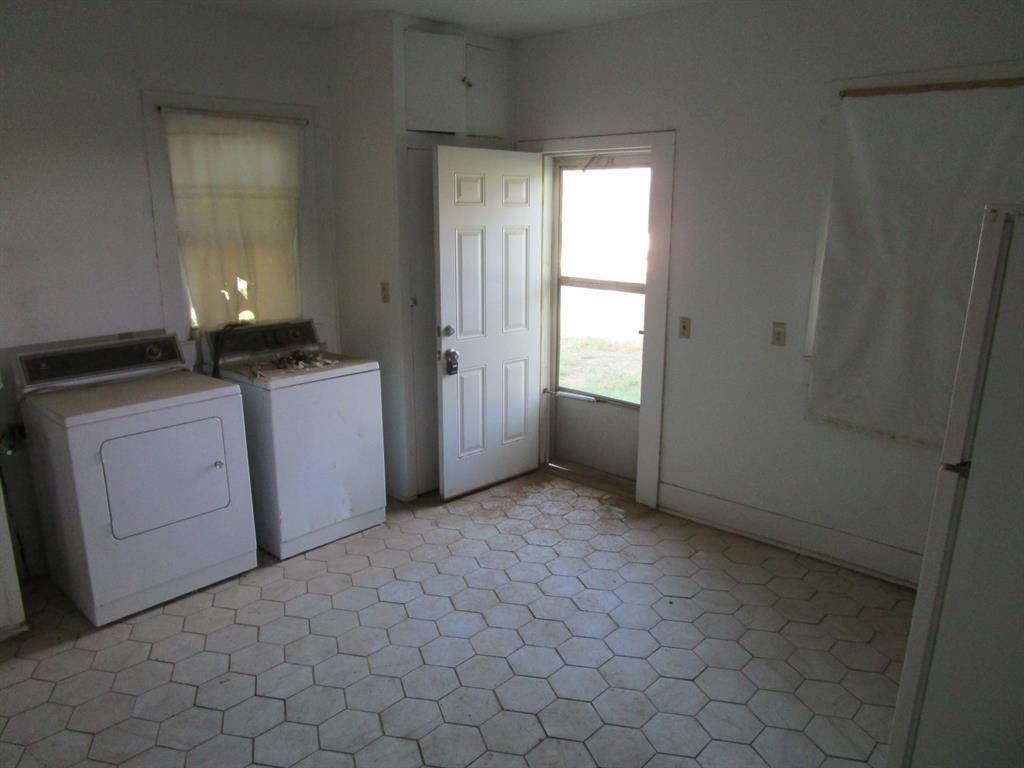 105 E 9th Street Property Photo 22