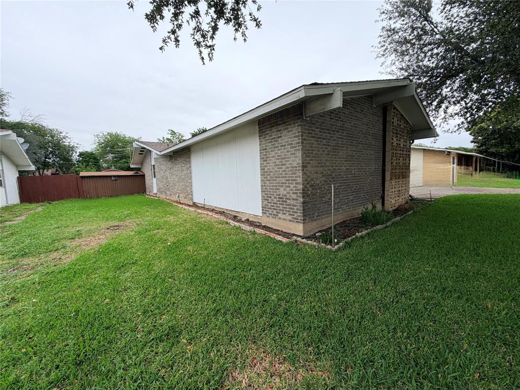 3311 Forest Lane Property Photo 8