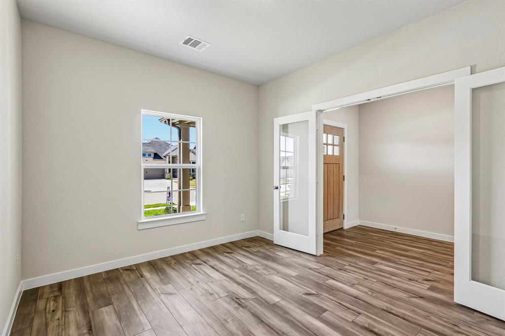 2221 Trailside Drive Property Photo 8