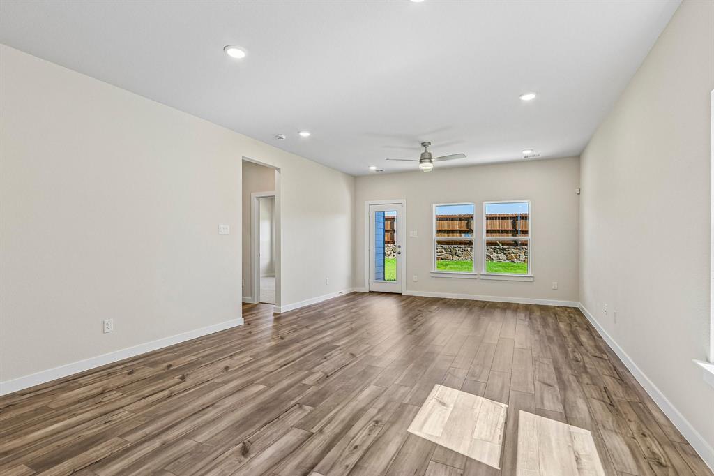 2221 Trailside Drive Property Photo 10