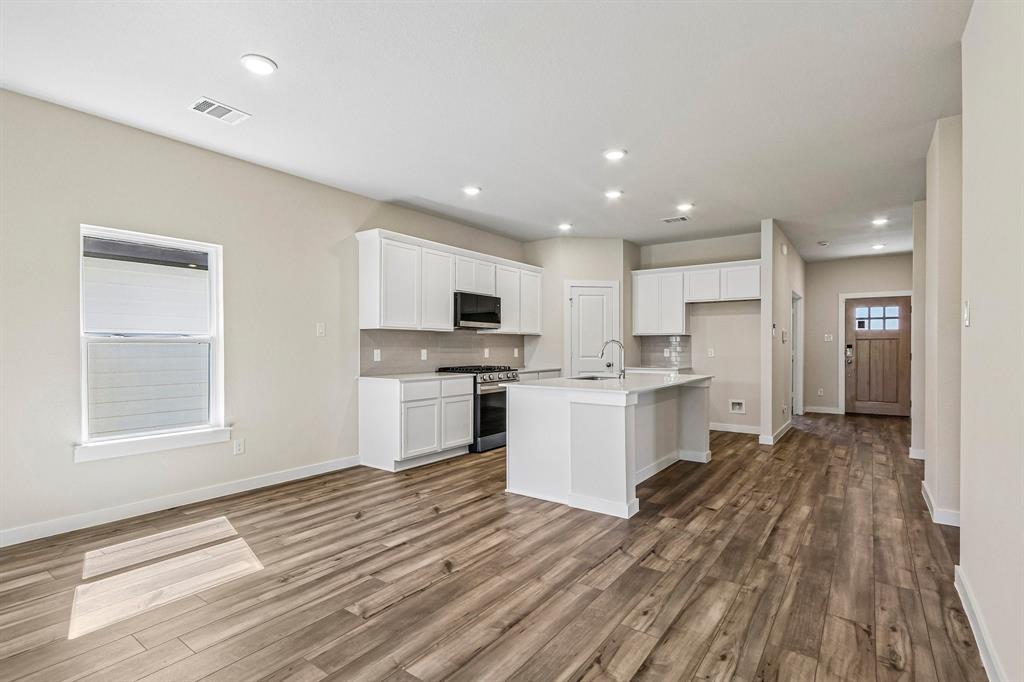 2221 Trailside Drive Property Photo 11
