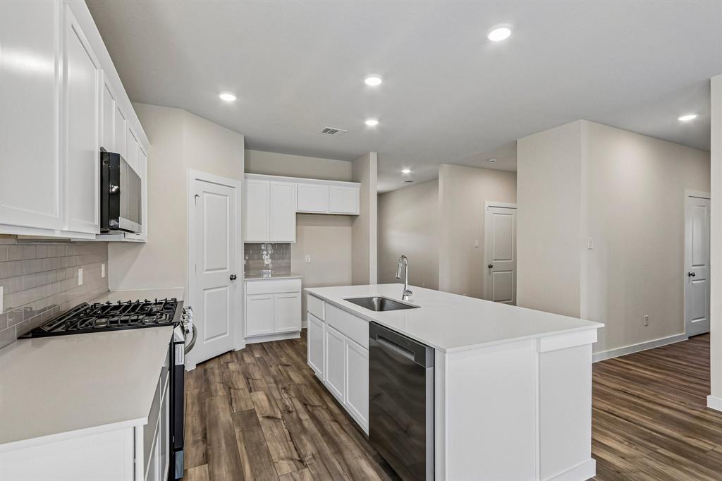 2221 Trailside Drive Property Photo 17