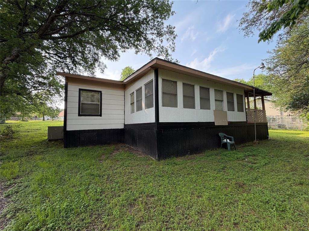 325 County Road 1768 Property Photo 4