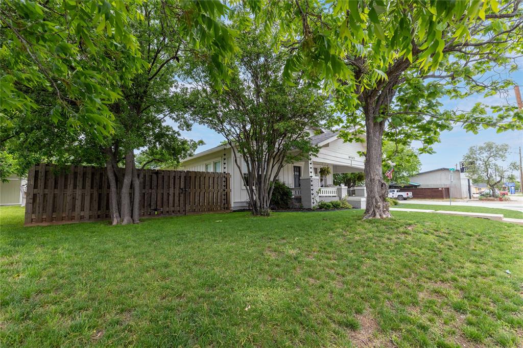 1303 Coggin Avenue Property Photo 3