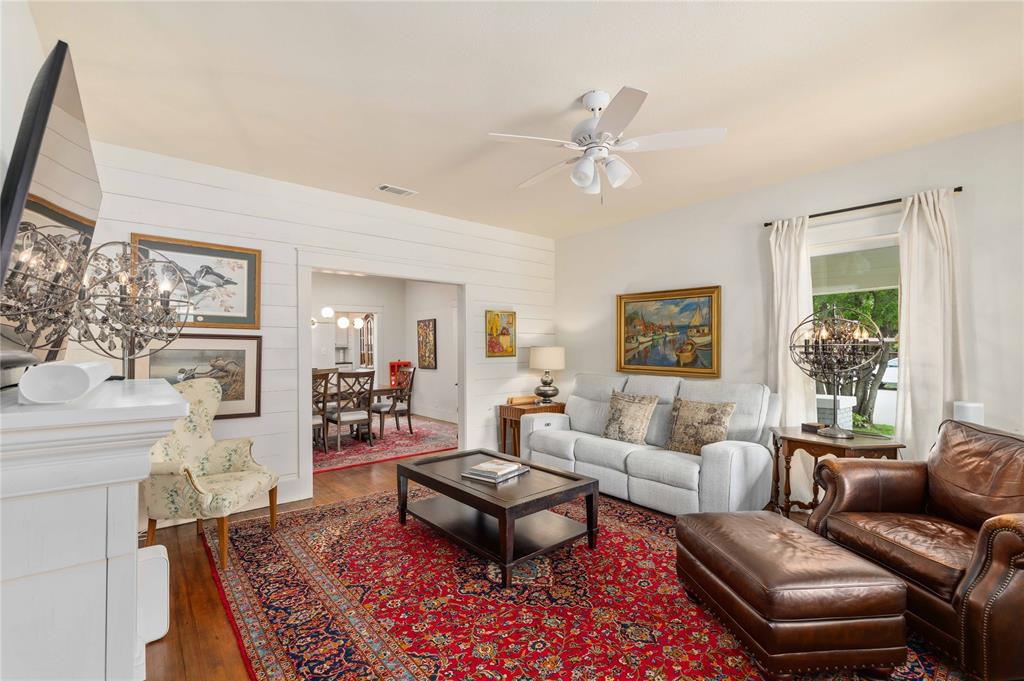 1303 Coggin Avenue Property Photo 9
