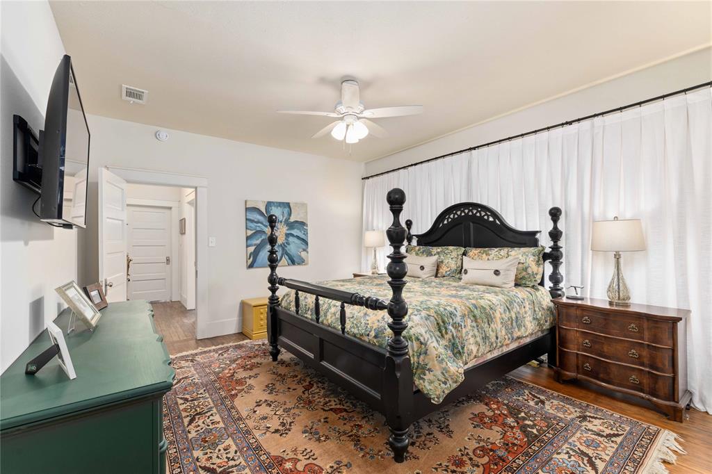 1303 Coggin Avenue Property Photo 19