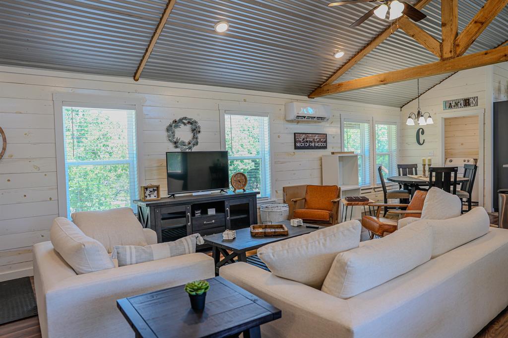 180 Wooded Crest Property Photo 1