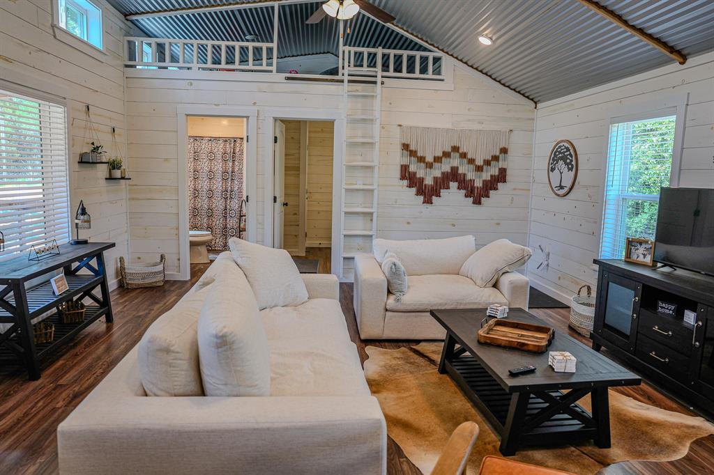 180 Wooded Crest Property Photo 7