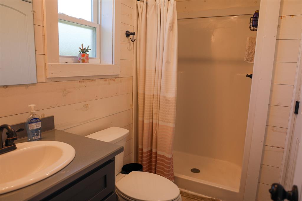 180 Wooded Crest Property Photo 13