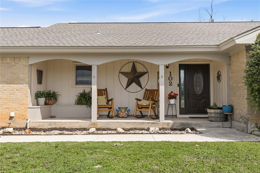 102 Lori Lane Property Photo 4