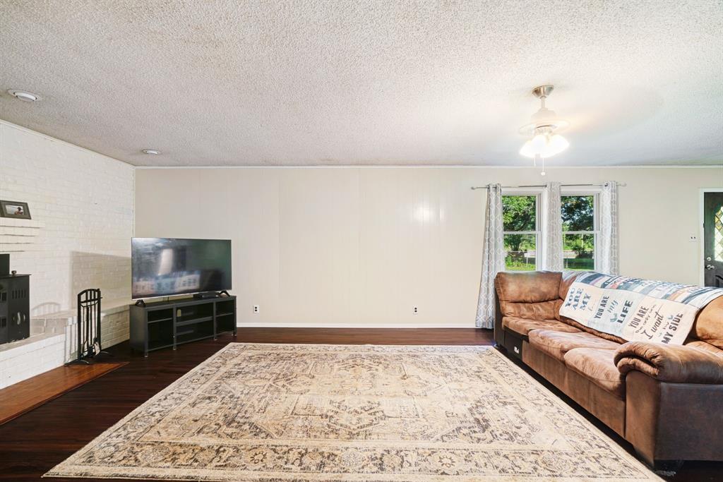 9157 N Hwy 271 Property Photo 4