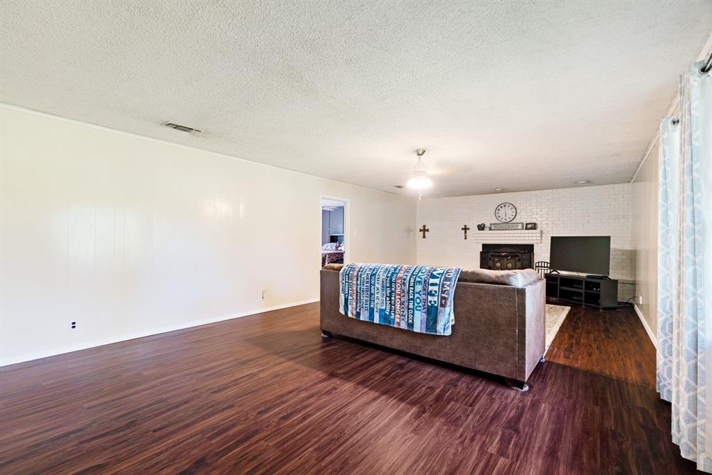 9157 N Hwy 271 Property Photo 5