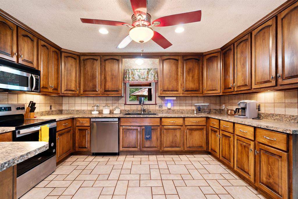 9157 N Hwy 271 Property Photo 9