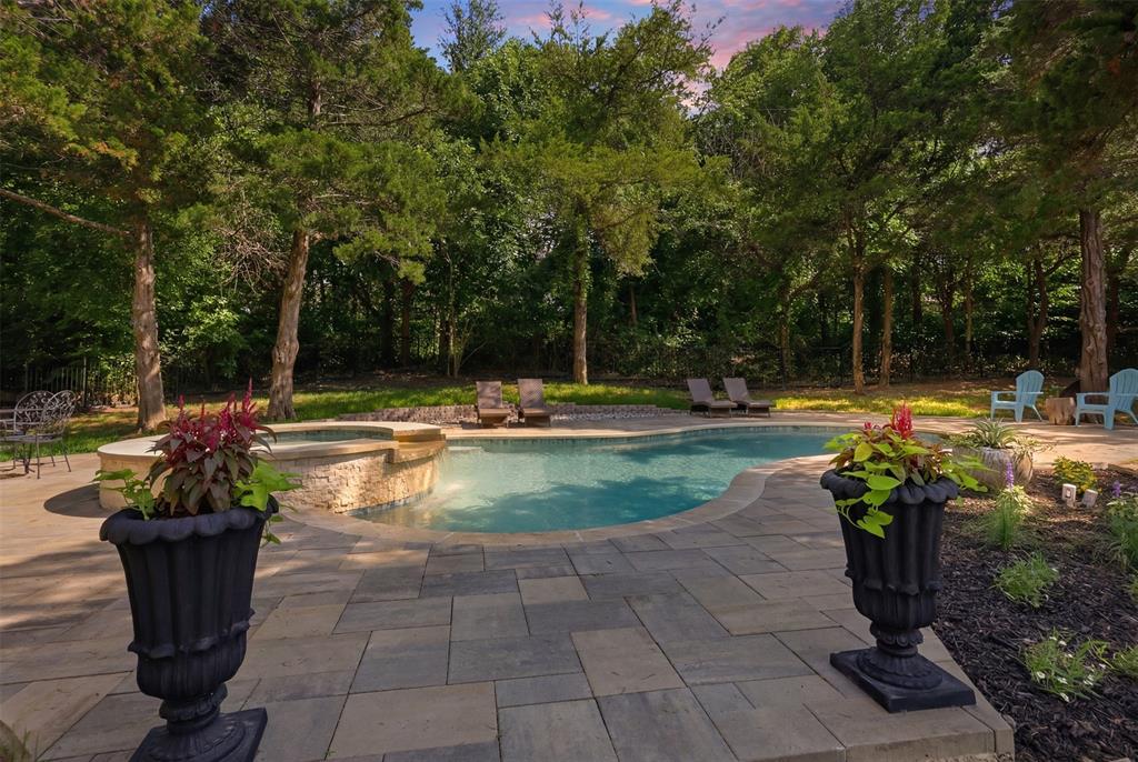 8 Shady Bend Drive Property Photo 2