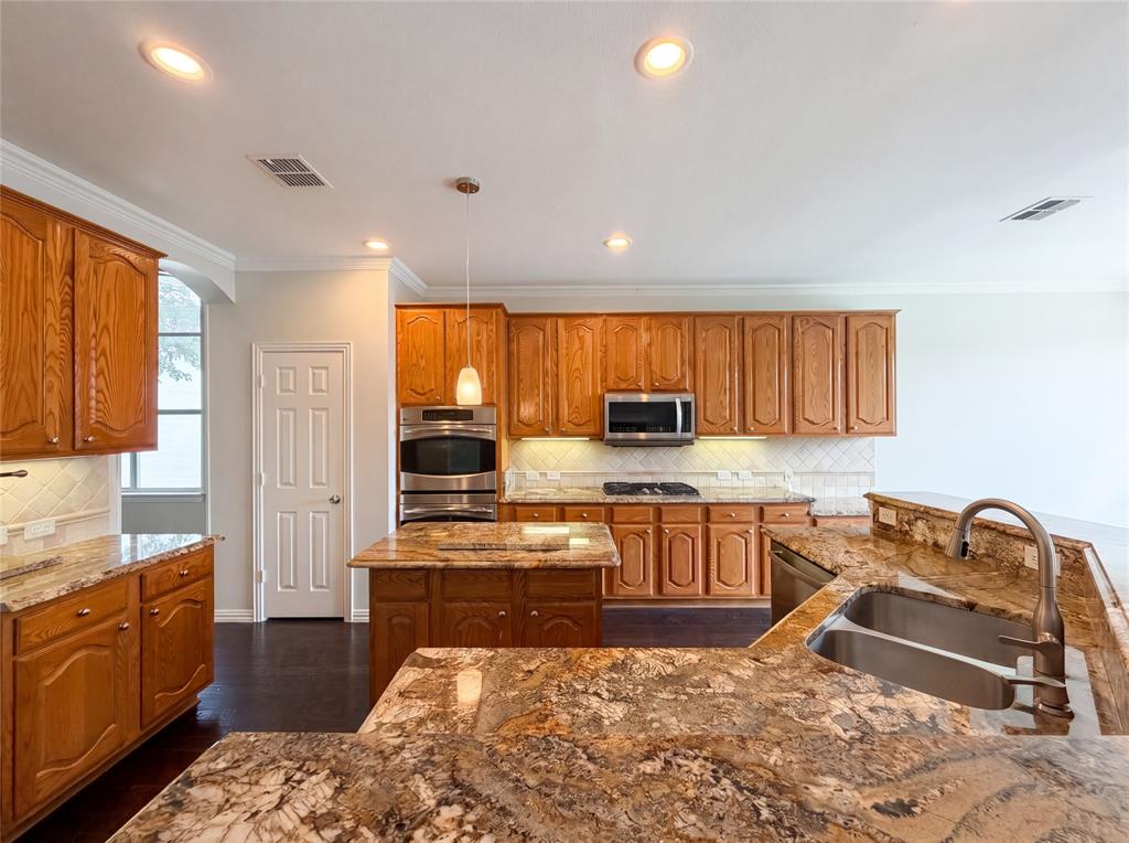 2211 Dana Drive Property Photo 2
