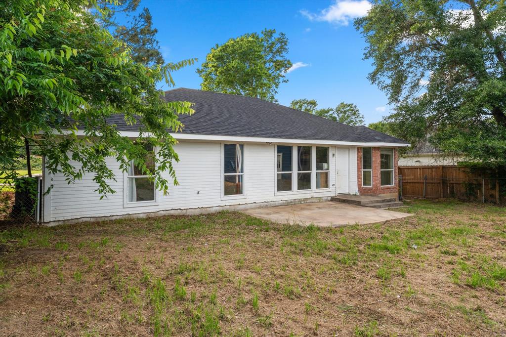 316 Coral Reef Street Property Photo 21