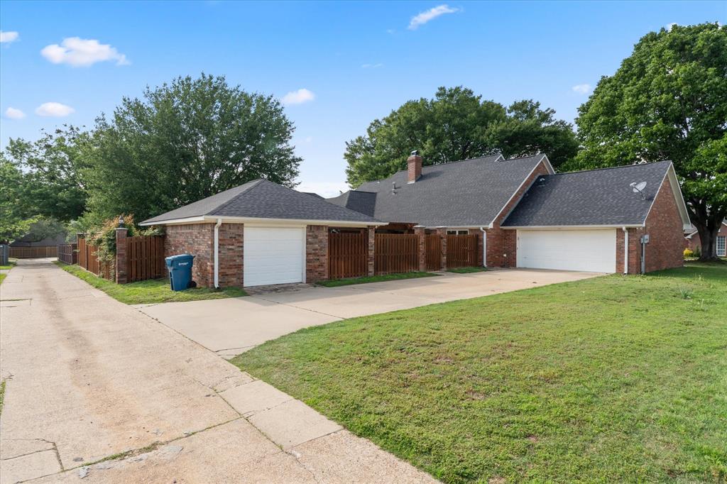 216 Turnberry Property Photo 5