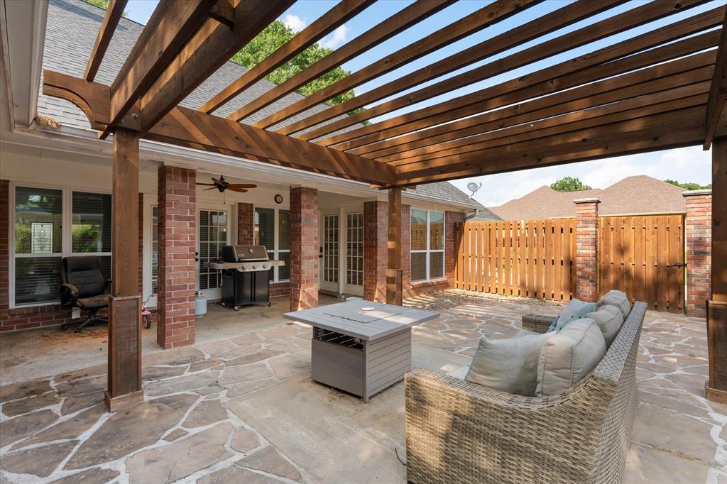 216 Turnberry Property Photo 7