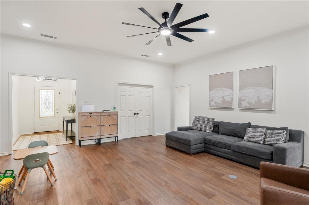 216 Turnberry Property Photo 11