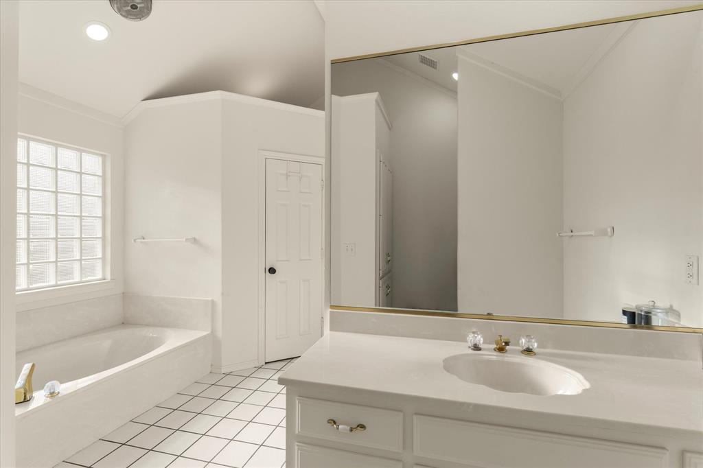 216 Turnberry Property Photo 24