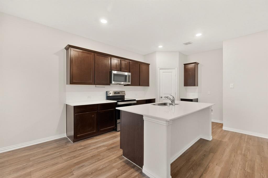 3321 Riverside Drive Property Photo 9
