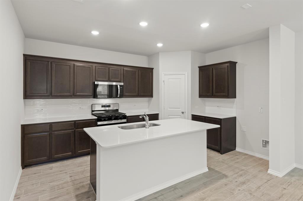 2521 Mcnally Drive Property Photo 4