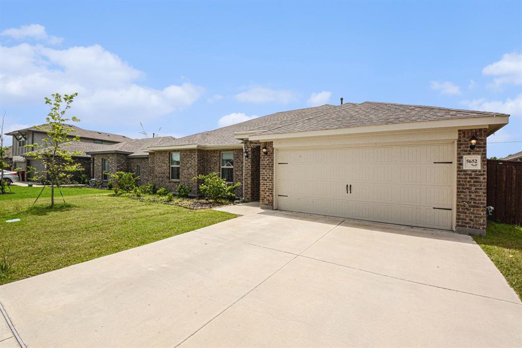 5652 Huffines Boulevard Property Photo 3