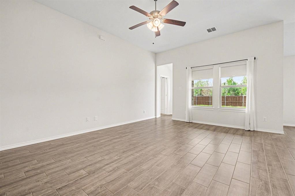 5652 Huffines Boulevard Property Photo 6