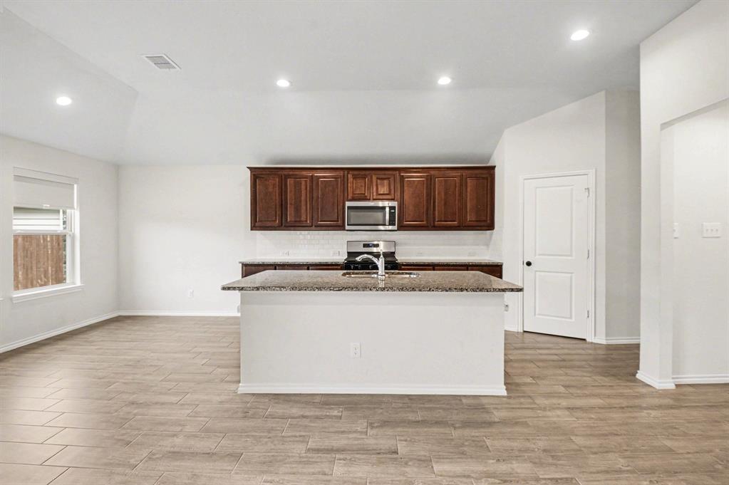 5652 Huffines Boulevard Property Photo 9