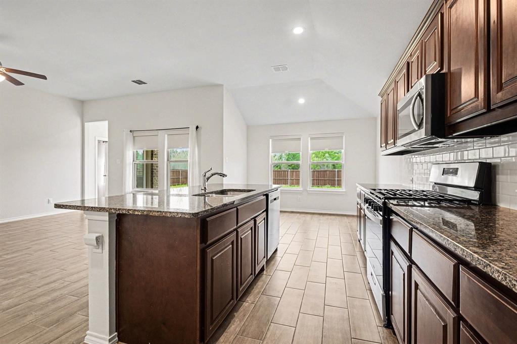5652 Huffines Boulevard Property Photo 12