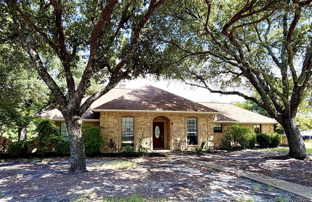 16 Lee Circle Property Photo 1