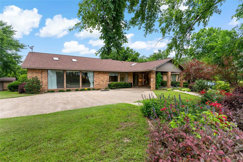 1895 County Road 3601 Property Photo 1