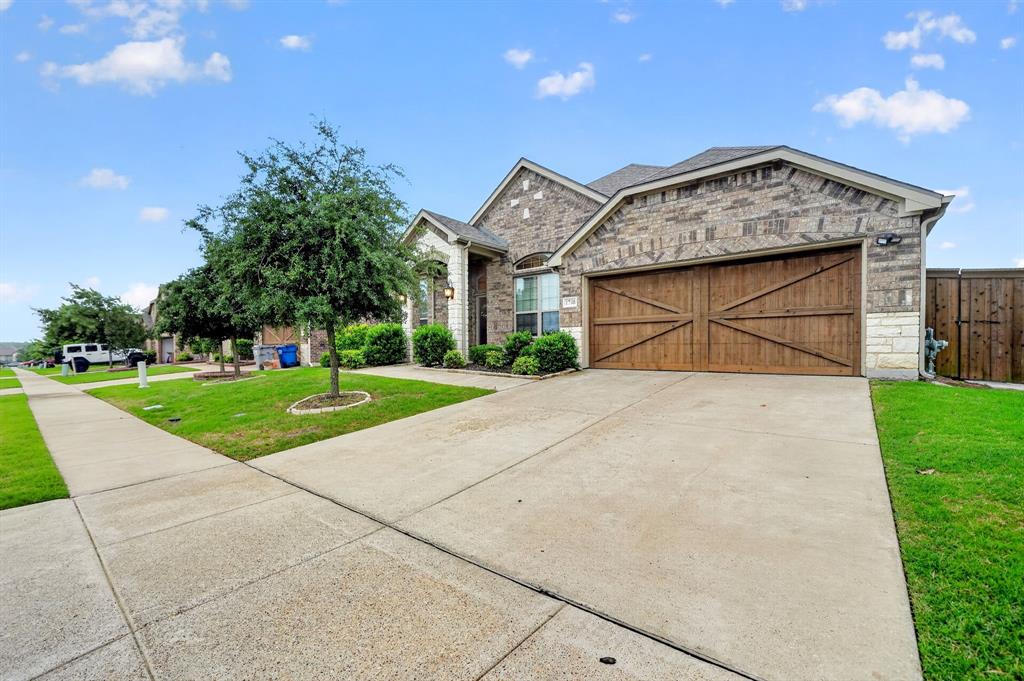 1748 Amalfi Drive Property Photo 4